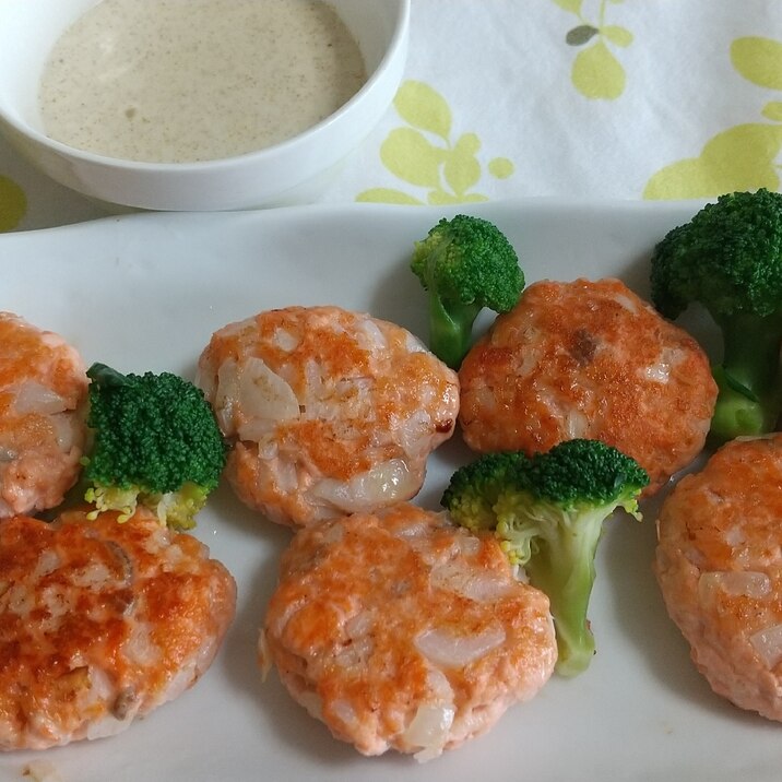 子供に人気 鮭のハンバーグ カレマヨソース添え レシピ 作り方 By タナルミ 楽天レシピ 子供に人気 鮭のハンバーグ カレマヨソース添え レシピ 作り方 By タナルミ 楽天レシピ